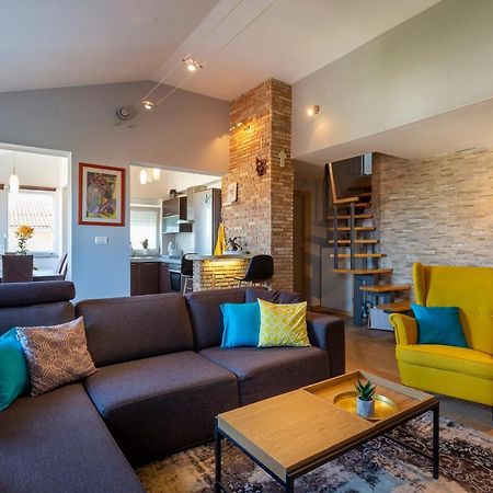 Apartman Ember Pula Buitenkant foto