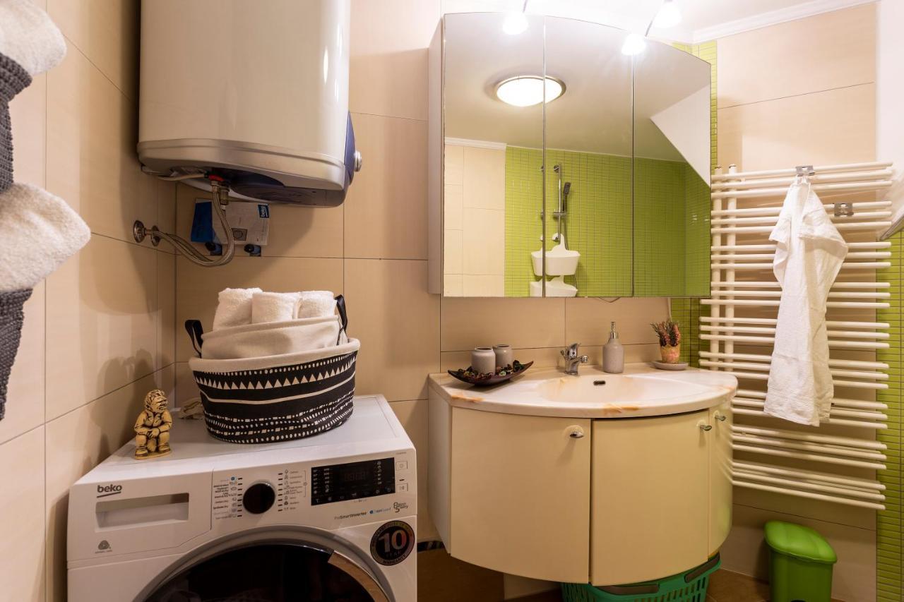 Apartman Ember Pula Buitenkant foto