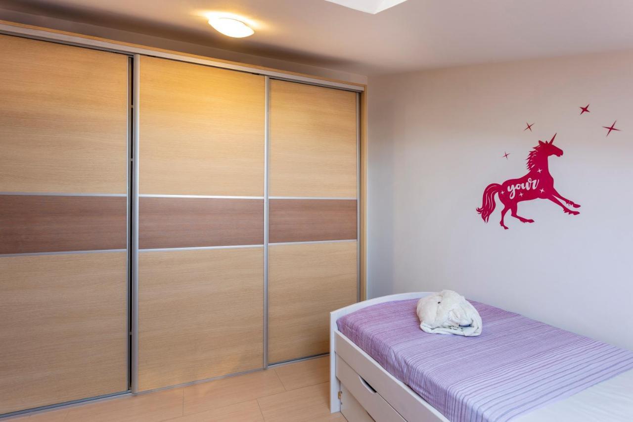 Apartman Ember Pula Buitenkant foto