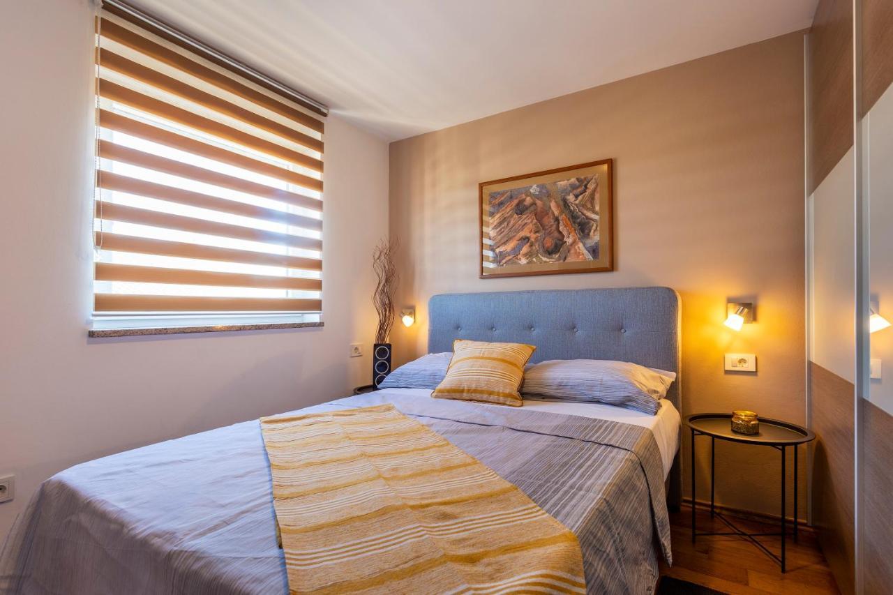 Apartman Ember Pula Buitenkant foto
