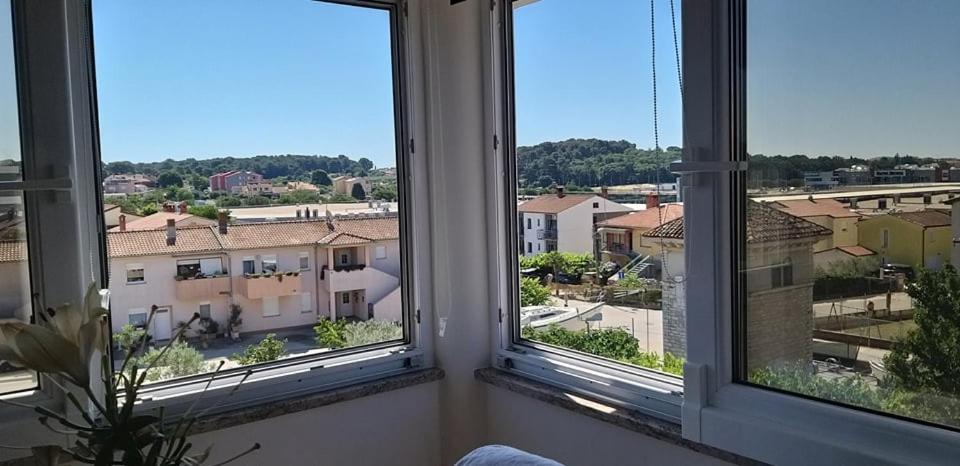 Apartman Ember Pula Buitenkant foto