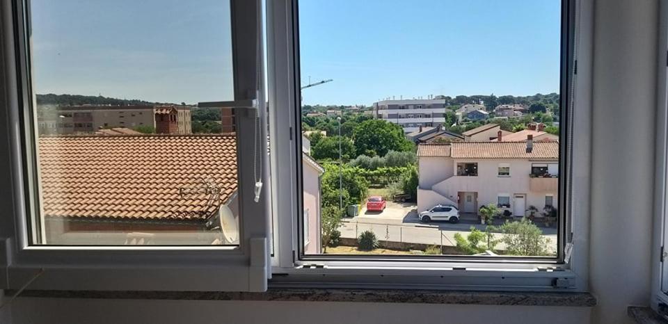 Apartman Ember Pula Buitenkant foto